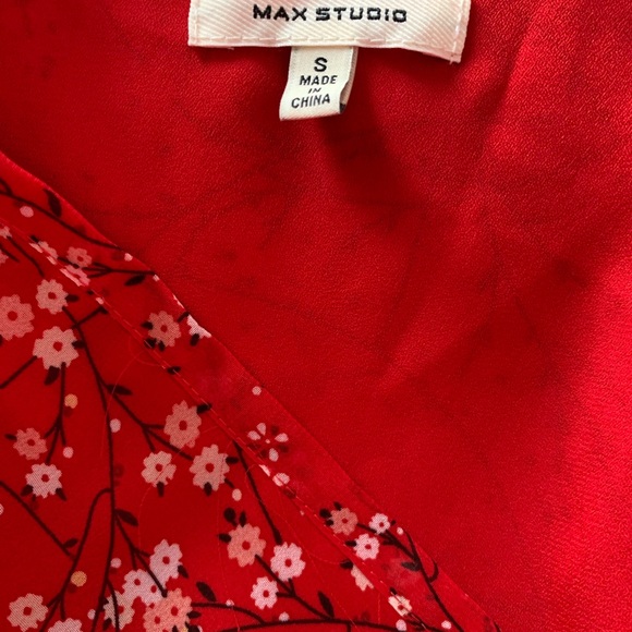 Max Studio Red Floral Short Dress with Long Sleeves - Picture 5 of 6